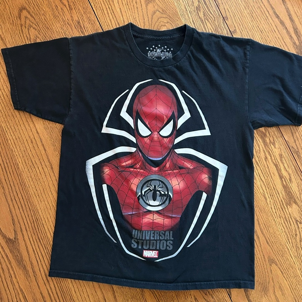 Marvel Spider-Man Universal Studios Graphic Tee in Black and Red 2009